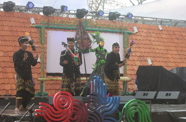 Những con rối từ rác thải sẽ được dùng để kêu gọi mọi người bảo vệ môi trường.