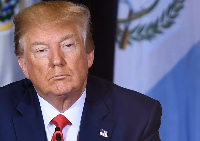 TT Mỹ Donald Trump cho rằng đảng Dân chủ nên xin lỗi ông sau khi nội dung cuộc điện đàm với TT Zelensky được công bố.