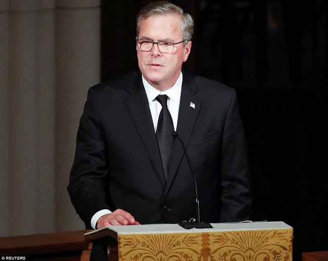 Jeb Bush - thống đốc bang Florida đọc điếu văn trong lễ tang mẹ