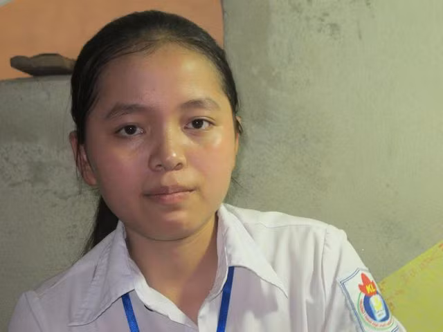 Gương mặt kiên nghị của cô học trò nhỏ.