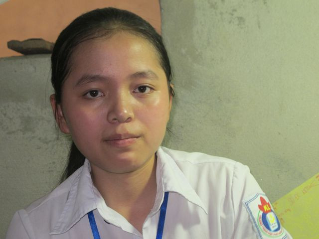 Gương mặt kiên nghị của cô học trò nhỏ. Gương mặt kiên nghị của cô học trò nhỏ.