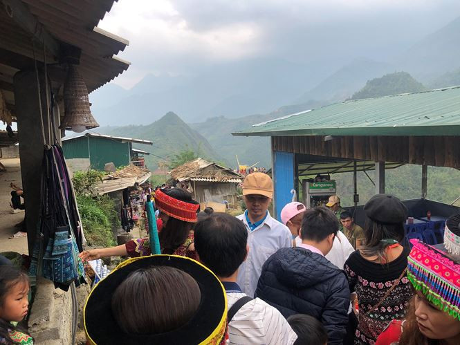 Cảnh tắc đường liên tục diễn ra.