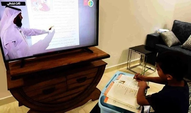 Các lớp trực tuyến được thiết lập trong vòng 10 giờ sau quyết định đóng cửa trường học.
