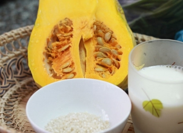 Cách nấu chè bí đỏ sữa tươi bột báng thơm ngọt, béo ngậy chè bí đỏ sữa tươi bột báng