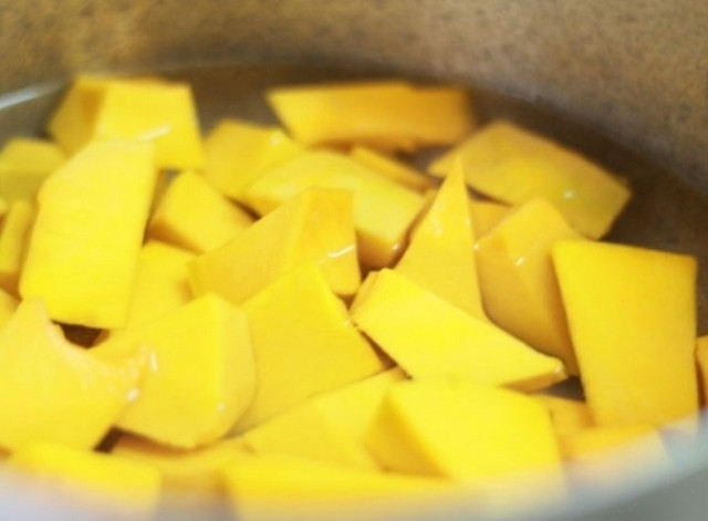 Cách nấu chè bí đỏ sữa tươi bột báng thơm ngọt, béo ngậy chè bó đỏ sữa tươi bột báng