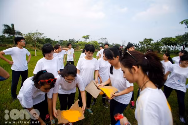 Học sinh chuyên Sư phạm nhuốm màu cho bộ ảnh kỷ yếu ảnh 1