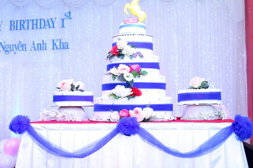 Hữu Nghĩa đãi tiệc thôi nôi con trai 