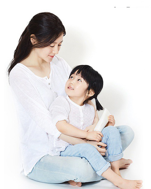 Lee Young Ae hạnh phúc bên hai thiên thần nhỏ ảnh 5 young-ae-6-4940-1430385286.jpg