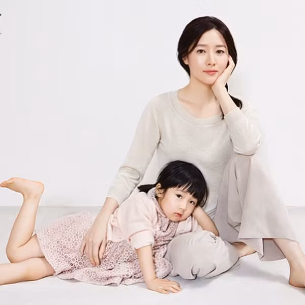 Lee Young Ae hạnh phúc bên hai thiên thần nhỏ ảnh 8 young-ae-9-9396-1430385287.jpg