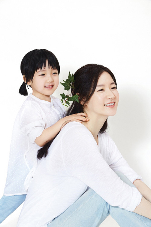 Lee Young Ae hạnh phúc bên hai thiên thần nhỏ ảnh 10 young-ae-2-3849-1430385287.jpg