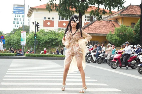 101 thời trang “gây sốc” tại cuộc thi Người mẫu Việt