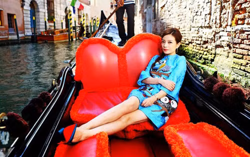 Triệu Vy trở thành “biểu tượng thời trang” Trung Quốc ảnh 1