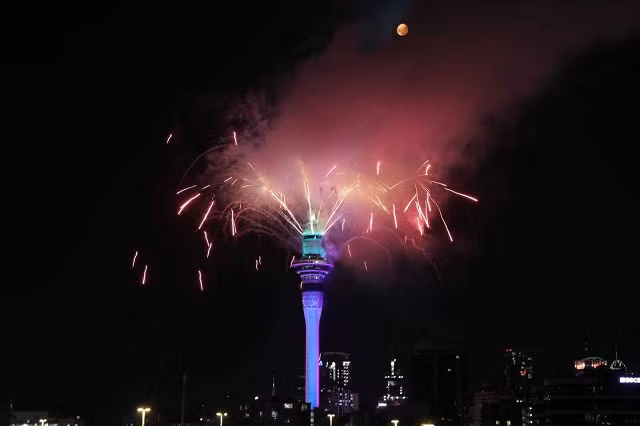 Chiêm ngưỡng màn pháo hoa đón năm mới sớm nhất toàn cầu ảnh 1