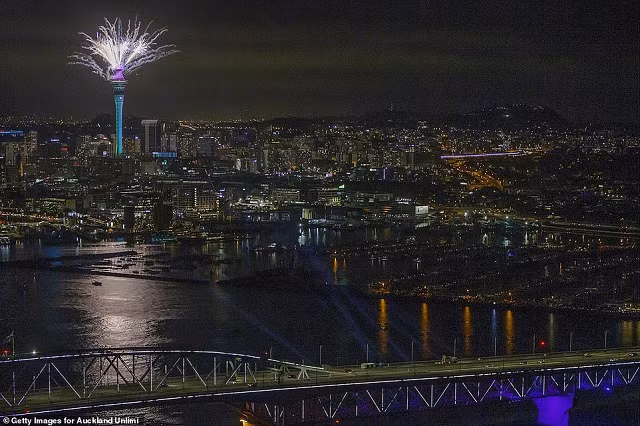 Chiêm ngưỡng màn pháo hoa đón năm mới sớm nhất toàn cầu ảnh 3