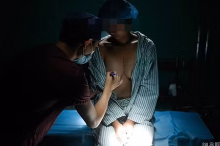 De chong vui, vo nhat quyet so huu bo nguc “khung nhat Trung Quoc“