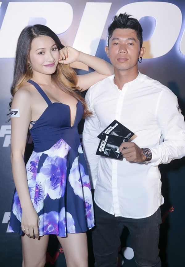 Sở hữu gương mặt xinh đẹp, vóc dáng gợi cảm nhưng gout thời trang của Trương Nhi thực sự có vấn đề. Khoe ngực quá lố cũng làm giảm đi vẻ đẹp của nữ diễn viên. Bắt lỗi trang phục của sao nữ showbiz Việt