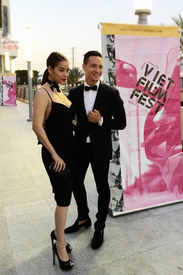 Phần dưới của Trương Ngọc Ánh rất thon gọn nhưng phần vai lại to. Nhược điểm này bị lộ mỗi khi ngôi sao phim Hương ga diện trang phục hở vai và ôm sát phía dưới. Bắt lỗi trang phục của sao nữ showbiz Việt