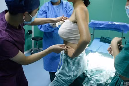 De chong vui, vo nhat quyet so huu bo nguc “khung nhat Trung Quoc“