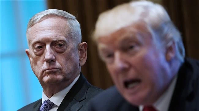 Bộ trưởng Quốc phòng Mỹ James Mattis (trái) và Tổng thống Mỹ Donald Trump