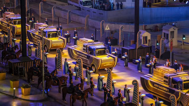 Xe chở các xác ướp Ai Cập.