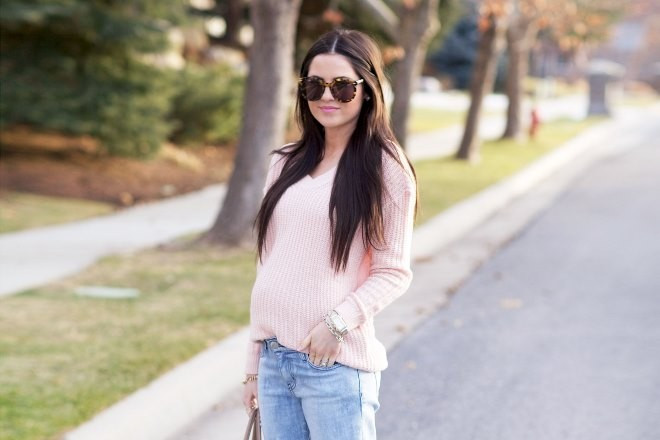 Rachel Parcell: Trang Pink Peoniescủa Rachell ban đầu được thành lập như một blog cá nhân. Chỉ trong vài năm, nhờ việc cộng tác với TRESemmé và J.Crew và tham gia các chương trình liên kết khác, thu nhập của cô ước tính lên đến 950.000 USD/năm. Những bạn trẻ kiếm bộn tiền nhờ mạng xã hội