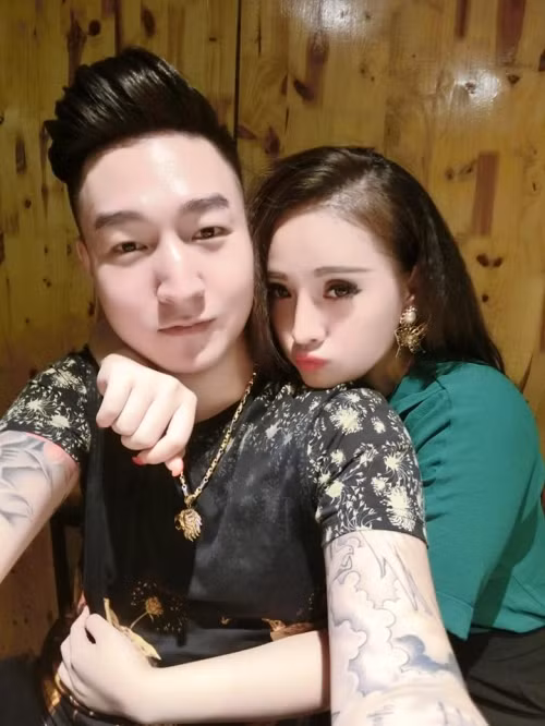 ‘Tình yêu sét đánh’ của người chồng chiều vợ như nữ hoàng - Ảnh 3