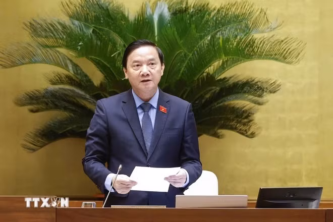 Phó Chủ tịch Quốc hội Nguyễn Khắc Định điều hành phiên họp. (Ảnh: Doãn Tấn/ TTXVN)