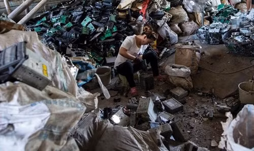 Rùng mình với bãi rác điện tử lớn bậc nhất thế giới - ảnh 7