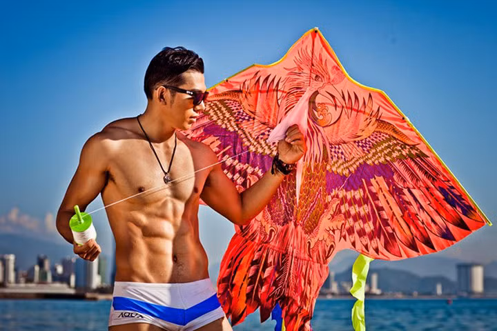 Ngọc Tình sở hữu bụng 6 múi sau khi tăng 15 kg