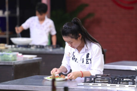Vua đầu bếp nhí tập 1: “Thi xong con thấy thật thanh thản” - Ảnh 12 Vua dau bep nhi tap 1: “Thi xong con thay that thanh than” - Anh 12