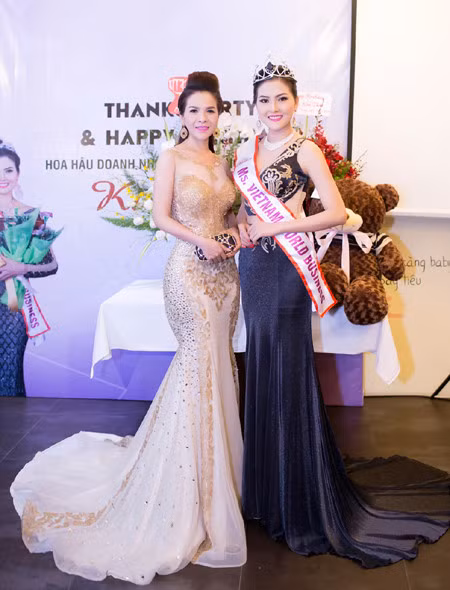 Hoa hau Kim Thoa rang ngoi trong tiec mung sinh nhat - Anh 1