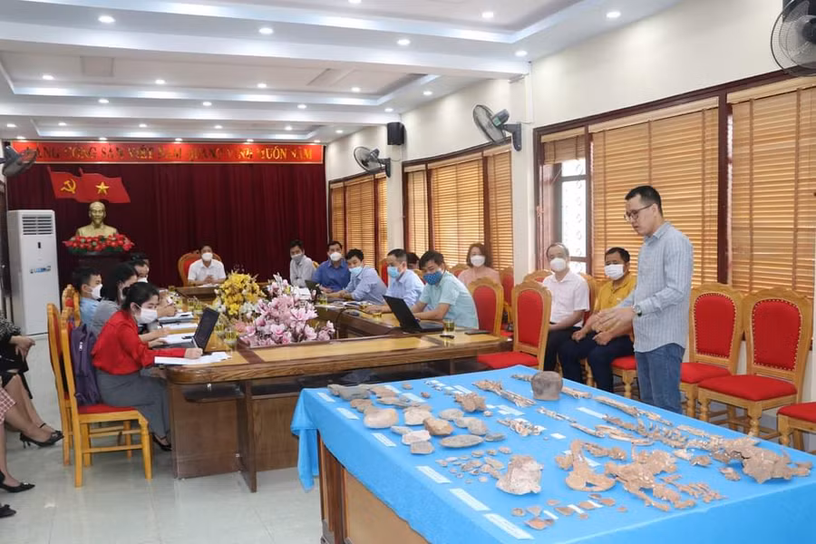 Ban quản lý di tích tỉnh Điện Biên phối hợp với Viện khảo cổ học báo cáo sơ bộ kết quả khai quật. Ảnh: BQL di tích tỉnh Điện Biên.