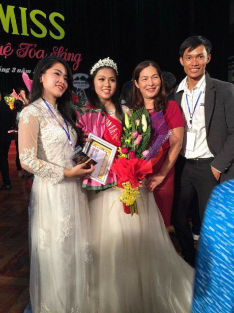 Nữ sinh xinh đẹp thanh lịch vừa xinh đẹp vừa đa tài thể thao - Ảnh 2 Nu sinh xinh dep thanh lich vua xinh dep vua da tai the thao - Anh 2