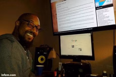 Chang trai tu cai nghien ma tuy nho thoi quen doc tieu thuyet truc tuyen - Anh 1