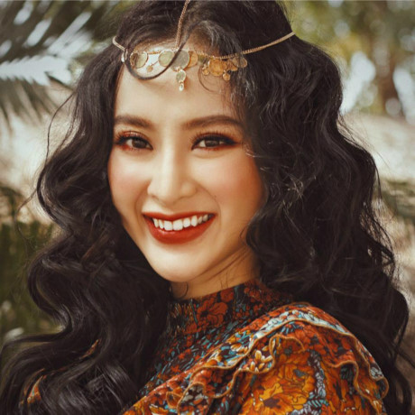 Hồ Ngọc Hà khoe kính độc, Angela Phương Trinh xinh đẹp với tóc xoăn bồng bềnh - Ảnh 10 Ho Ngoc Ha khoe kinh doc, Angela Phuong Trinh xinh dep voi toc xoan bong benh - Anh 10
