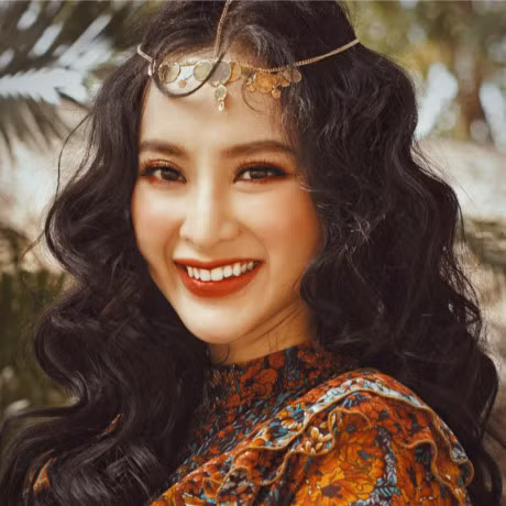 Ho Ngoc Ha khoe kinh doc, Angela Phuong Trinh xinh dep voi toc xoan bong benh - Anh 10