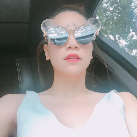 Hồ Ngọc Hà khoe kính độc, Angela Phương Trinh xinh đẹp với tóc xoăn bồng bềnh - Ảnh 2 Ho Ngoc Ha khoe kinh doc, Angela Phuong Trinh xinh dep voi toc xoan bong benh - Anh 2