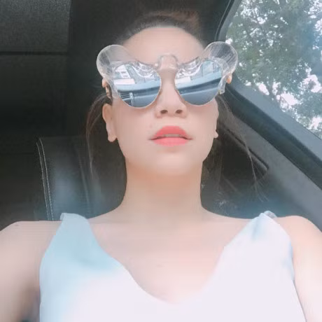 Ho Ngoc Ha khoe kinh doc, Angela Phuong Trinh xinh dep voi toc xoan bong benh - Anh 2