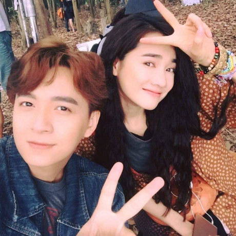Hồ Ngọc Hà khoe kính độc, Angela Phương Trinh xinh đẹp với tóc xoăn bồng bềnh - Ảnh 8 Ho Ngoc Ha khoe kinh doc, Angela Phuong Trinh xinh dep voi toc xoan bong benh - Anh 8