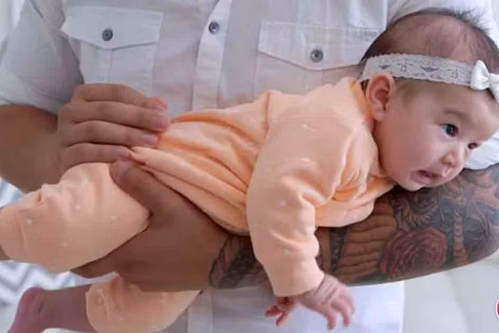 Cách bế trẻ sơ sinh chuẩn nhất dành cho những người lần đầu làm mẹ