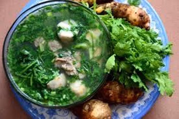 Sau sinh ăn rau cải được không?