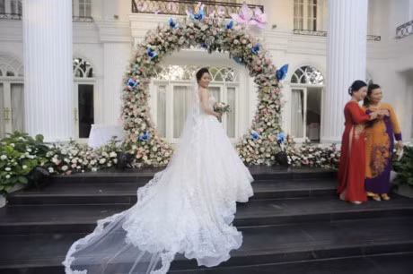 Nghe si ngoai Bac rong ran di du cuoi MC Thanh Trung - Anh 8