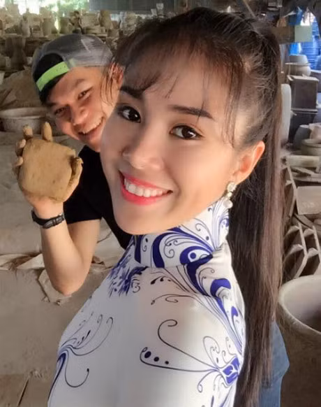 Ho Ngoc Ha khoe kinh doc, Angela Phuong Trinh xinh dep voi toc xoan bong benh - Anh 4