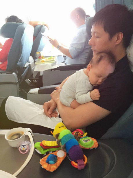 Hồ Ngọc Hà khoe kính độc, Angela Phương Trinh xinh đẹp với tóc xoăn bồng bềnh - Ảnh 3 Ho Ngoc Ha khoe kinh doc, Angela Phuong Trinh xinh dep voi toc xoan bong benh - Anh 3