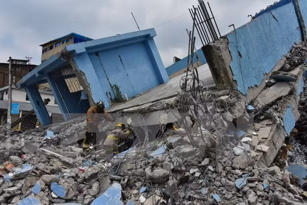 120.000 trẻ em Ecuador không được tới trường vì động đất