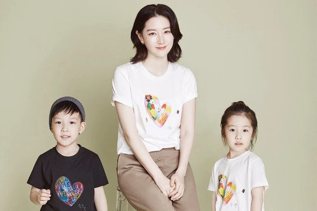 Dân mạng trầm trồ vì mẹ con Lee Young Ae