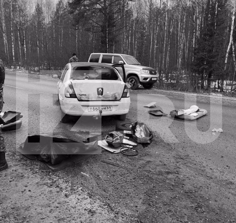 Nhóm nghi phạm chạy trốn trên chiếc xe sau khi gây ra vụ khủng bố. Ảnh: Zvezda.