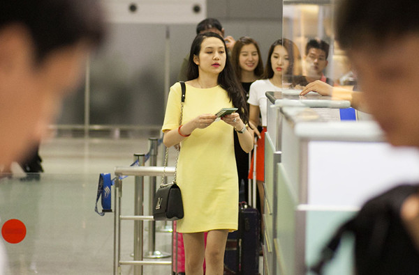 Vợ Tuấn Hưng cùng chồng sang châu Âu ảnh 4 tuan-hung-va-vo-8-4213-1434003025.jpg