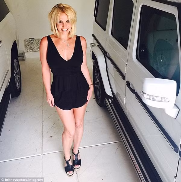 Britney Spears xuống phố với mái tóc khác lạ ảnh 4