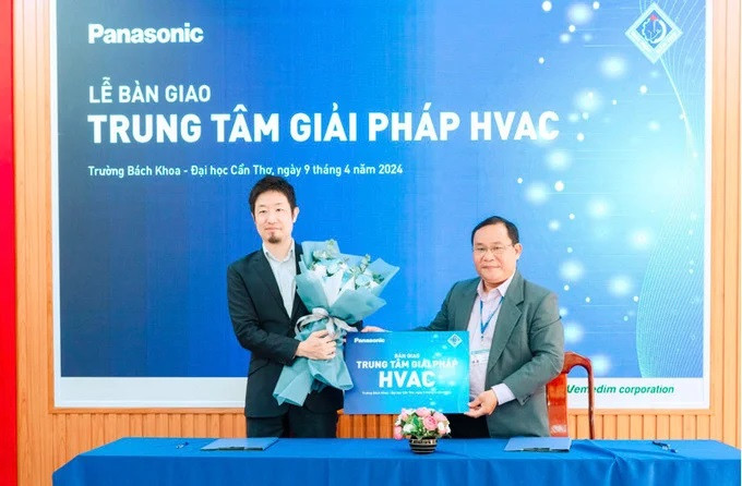 Lễ ký kết bàn giao Trung tâm Giải pháp HVAC từ đại diện Panasonic và Trường Bách Khoa - Đại học Cần Thơ. 